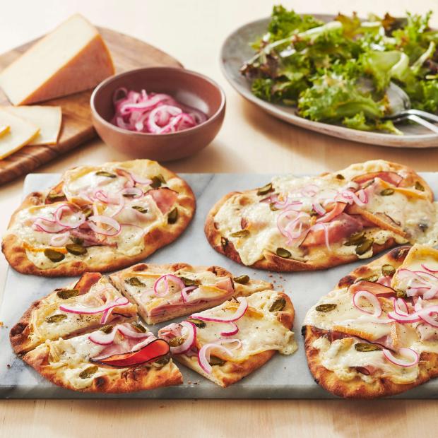 Pizza au jambon et fromage OKA Raclette Pizza au jambon et fromage OKA Raclette